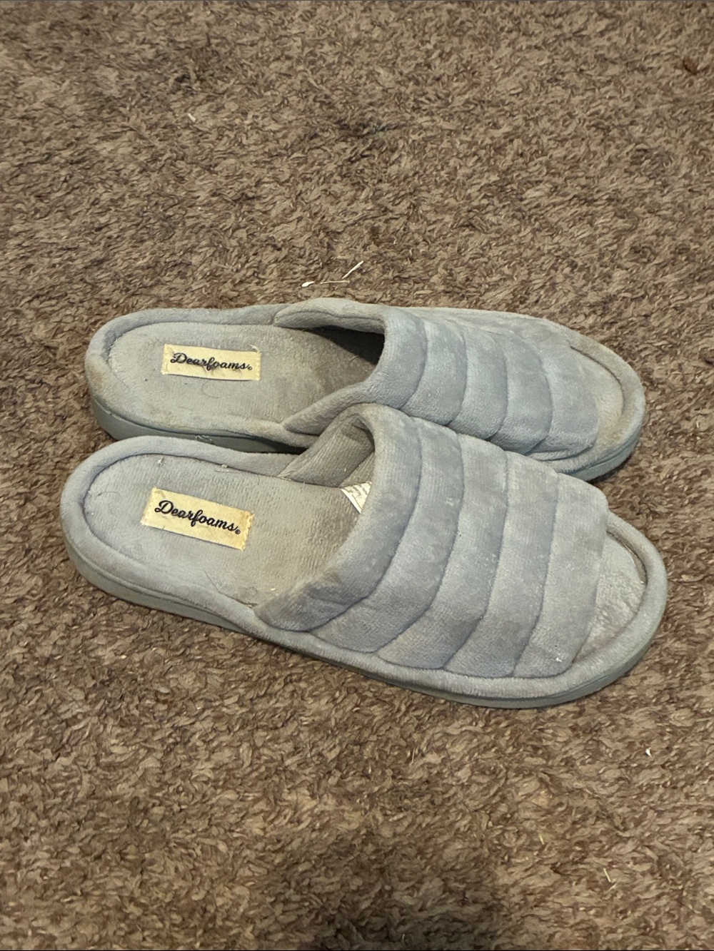 Dearfoams Women’s Light Gray Quilted Slide Slippers